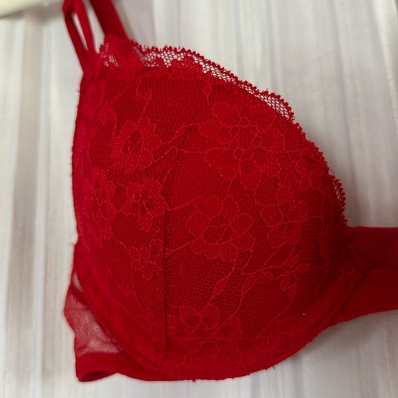 Victoria Secret Push up Bra - Picture 2 of 3